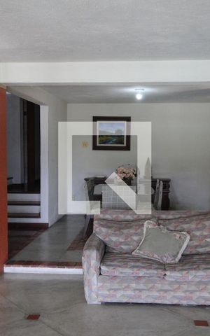 Casa à venda com 493m², 4 quartos e 5 vagasSala