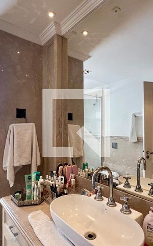 Apartamento à venda com 290m², 4 quartos e 4 vagas Apartamento à venda com 290m², 4 quartos e 4 vagasBanheiro da Suíte 4