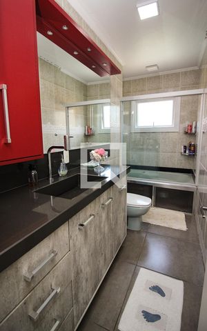 Casa à venda com 200m², 3 quartos e 3 vagasBanheiro da Suíte 1