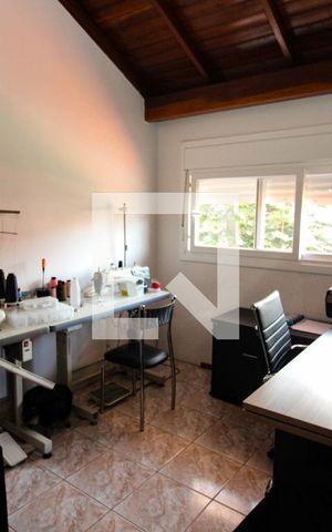 Casa à venda com 200m², 3 quartos e 3 vagasEscritório