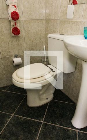 Casa à venda com 200m², 3 quartos e 3 vagasBanheiro de serviço