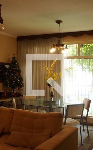 Casa à venda com 170m², 2 quartos e 4 vagasSala