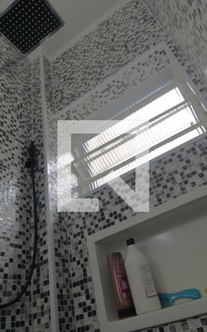 Casa à venda com 130m², 2 quartos e 2 vagasChuveiro banheiro comum