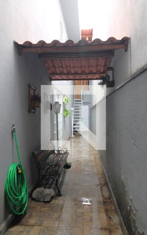 Casa à venda com 130m², 2 quartos e 2 vagasQuintal lateral