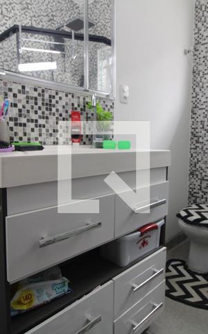 Casa à venda com 130m², 2 quartos e 2 vagasBanheiro da suíte