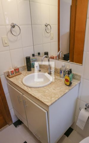 Casa à venda com 212m², 3 quartos e 2 vagas Casa à venda com 212m², 3 quartos e 2 vagasBanheiro da Suíte 1