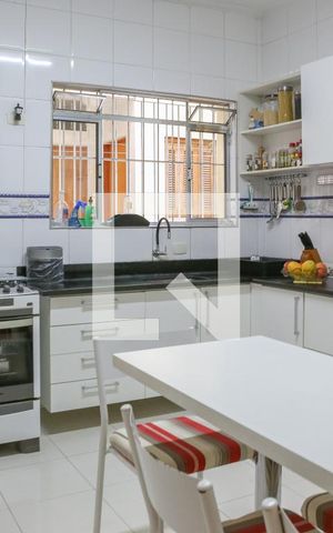 Casa à venda com 212m², 3 quartos e 2 vagas Casa à venda com 212m², 3 quartos e 2 vagasCozinha