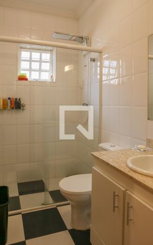 Casa à venda com 212m², 3 quartos e 2 vagas Casa à venda com 212m², 3 quartos e 2 vagasBanheiro Social
