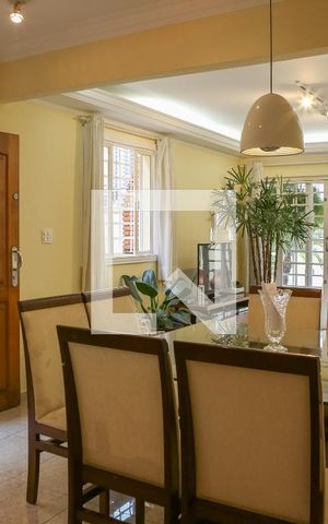 Casa à venda com 212m², 3 quartos e 2 vagas Casa à venda com 212m², 3 quartos e 2 vagasSala
