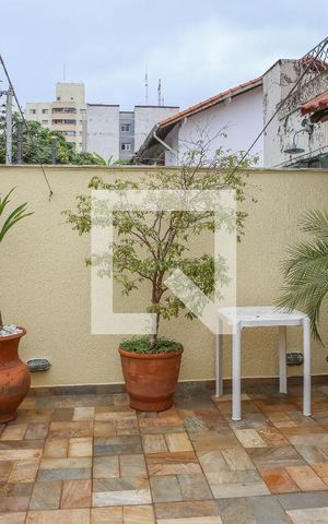 Casa à venda com 212m², 3 quartos e 2 vagas Casa à venda com 212m², 3 quartos e 2 vagasVaranda gourmet