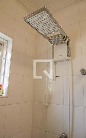 Casa à venda com 212m², 3 quartos e 2 vagas Casa à venda com 212m², 3 quartos e 2 vagasBanheiro Social