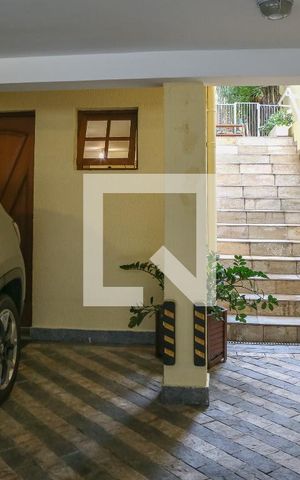 Casa à venda com 212m², 3 quartos e 2 vagas Casa à venda com 212m², 3 quartos e 2 vagasGaragem