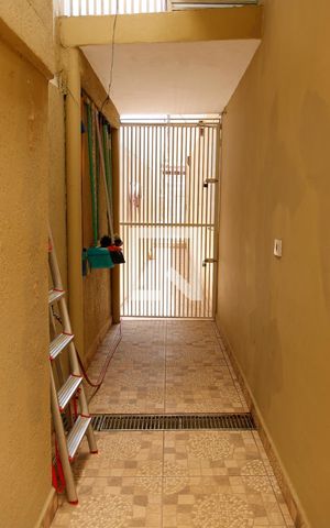 Casa à venda com 227m², 3 quartos e 4 vagas Casa à venda com 227m², 3 quartos e 4 vagasCorredor
