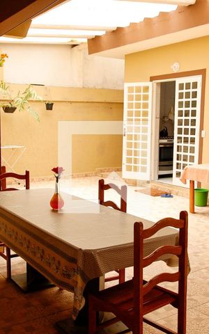 Casa à venda com 227m², 3 quartos e 4 vagas Casa à venda com 227m², 3 quartos e 4 vagasÁrea comum
