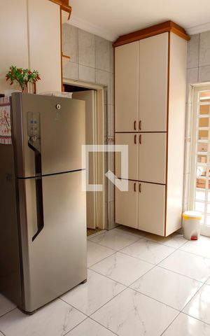 Casa à venda com 227m², 3 quartos e 4 vagas Casa à venda com 227m², 3 quartos e 4 vagasCozinha