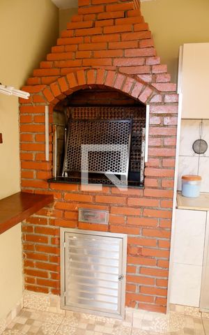 Casa à venda com 227m², 3 quartos e 4 vagas Casa à venda com 227m², 3 quartos e 4 vagasÁrea comum - Churrasqueira