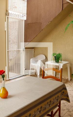 Casa à venda com 227m², 3 quartos e 4 vagas Casa à venda com 227m², 3 quartos e 4 vagasÁrea comum