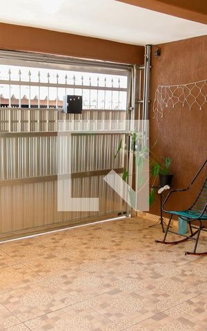 Casa à venda com 227m², 3 quartos e 4 vagas Casa à venda com 227m², 3 quartos e 4 vagasGaragem