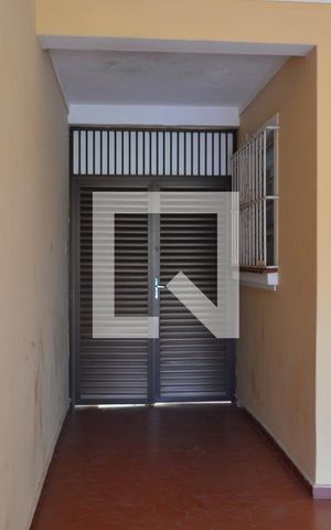 Casa à venda com 248m², 4 quartos e 2 vagasEntrada