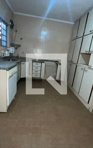 Casa à venda com 200m², 5 quartos e 2 vagasCozinha 3