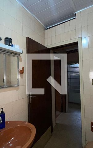 Casa à venda com 200m², 5 quartos e 2 vagasBanheiro 4