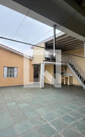 Casa à venda com 200m², 5 quartos e 2 vagasÁrea de Serviço 2