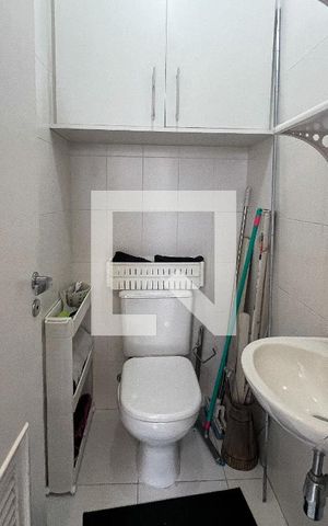 Apartamento à venda com 60m², 1 quarto e 2 vagas Apartamento à venda com 60m², 1 quarto e 2 vagasBanheiro de Serviço