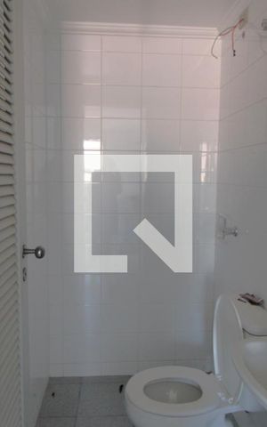 Casa de condomínio à venda com 350m², 4 quartos e 4 vagasBanheiro de serviço