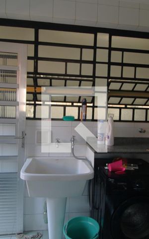 Casa de condomínio à venda com 350m², 4 quartos e 4 vagasLavanderia