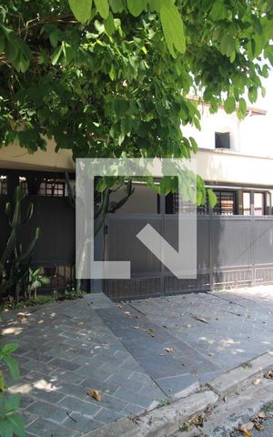 Casa de condomínio à venda com 350m², 4 quartos e 4 vagasFachada