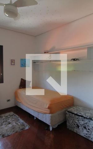 Casa de condomínio à venda com 350m², 4 quartos e 4 vagasSuíte 3