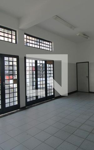 Casa de condomínio à venda com 350m², 4 quartos e 4 vagasSalão