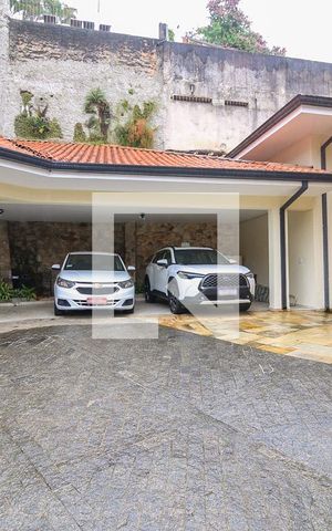 Casa para alugar com 980m², 5 quartos e 8 vagasGaragem