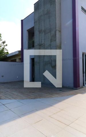 Casa para alugar com 357m², 3 quartos e 7 vagasQuintal - Frente