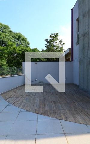 Casa para alugar com 357m², 3 quartos e 7 vagasQuintal - Frente