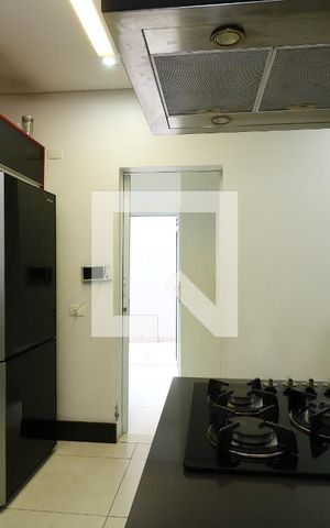 Casa para alugar com 357m², 3 quartos e 7 vagasCozinha