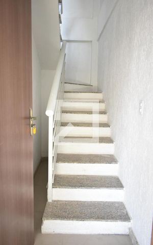 Casa para alugar com 116m², 2 quartos e 1 vagaEscada