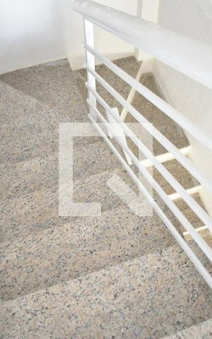 Casa para alugar com 116m², 2 quartos e 1 vagaEscada