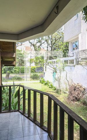 Casa à venda com 329m², 5 quartos e 3 vagasSala