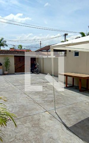 Casa à venda com 360m², 7 quartos e 6 vagasfrente