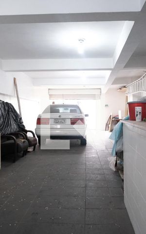 Casa à venda com 300m², 4 quartos e 8 vagas Casa à venda com 300m², 4 quartos e 8 vagasÁrea comum