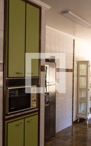 Casa à venda com 611m², 5 quartos e 4 vagas Casa à venda com 611m², 5 quartos e 4 vagasCozinha