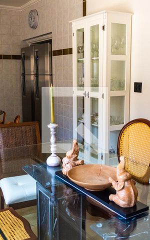 Casa à venda com 611m², 5 quartos e 4 vagas Casa à venda com 611m², 5 quartos e 4 vagasSala de Jantar