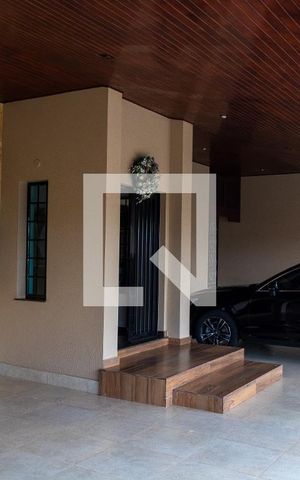 Casa à venda com 611m², 5 quartos e 4 vagas Casa à venda com 611m², 5 quartos e 4 vagasÁrea comum