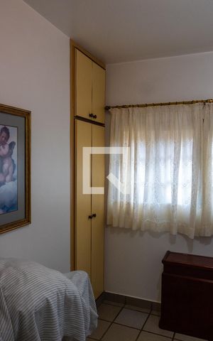 Casa à venda com 611m², 5 quartos e 4 vagas Casa à venda com 611m², 5 quartos e 4 vagasQuarto de Serviço