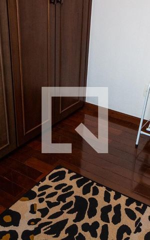 Casa à venda com 611m², 5 quartos e 4 vagas Casa à venda com 611m², 5 quartos e 4 vagasQuarto 2