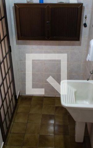 Casa à venda com 611m², 5 quartos e 4 vagas Casa à venda com 611m², 5 quartos e 4 vagasÁrea de serviço