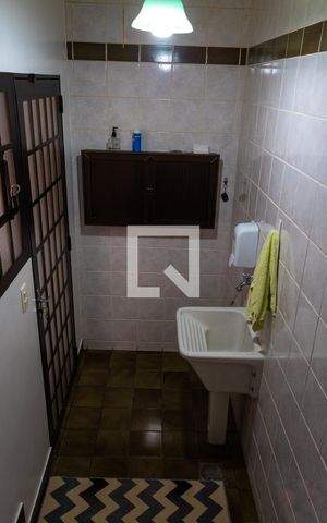 Casa à venda com 611m², 5 quartos e 4 vagas Casa à venda com 611m², 5 quartos e 4 vagasÁrea de serviço