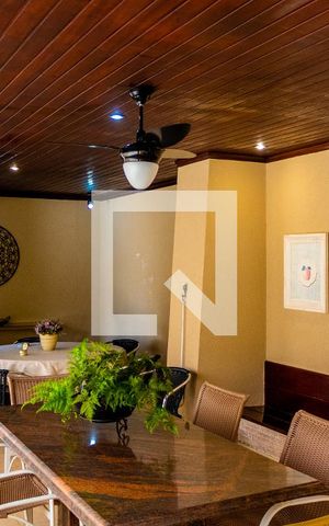 Casa à venda com 611m², 5 quartos e 4 vagas Casa à venda com 611m², 5 quartos e 4 vagasÁrea comum