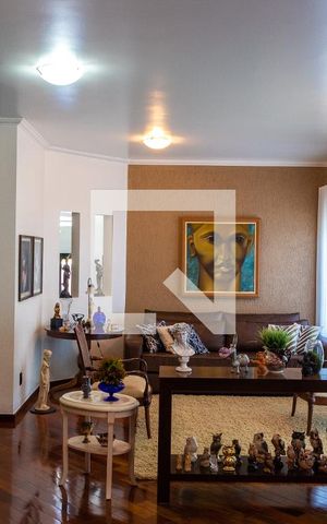 Casa à venda com 611m², 5 quartos e 4 vagas Casa à venda com 611m², 5 quartos e 4 vagasSala